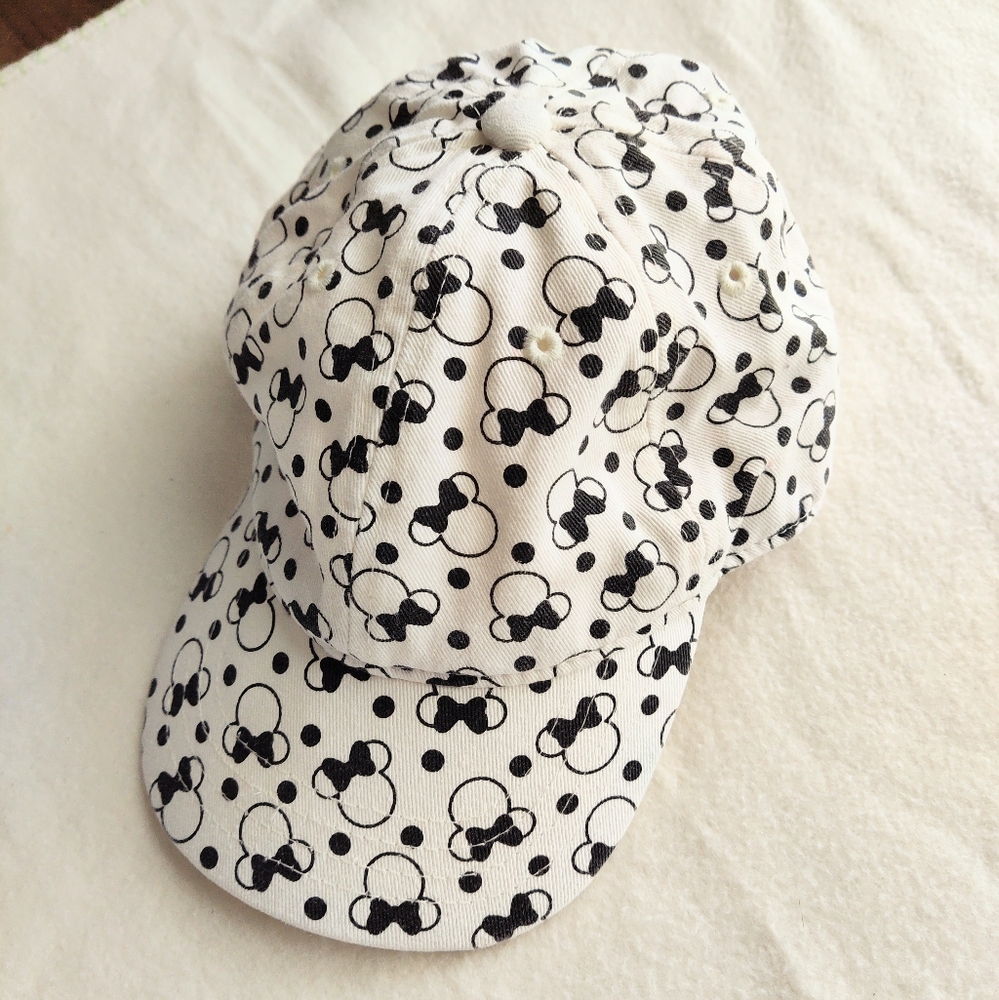 Disney Minnie Mouse Hat, Size Small